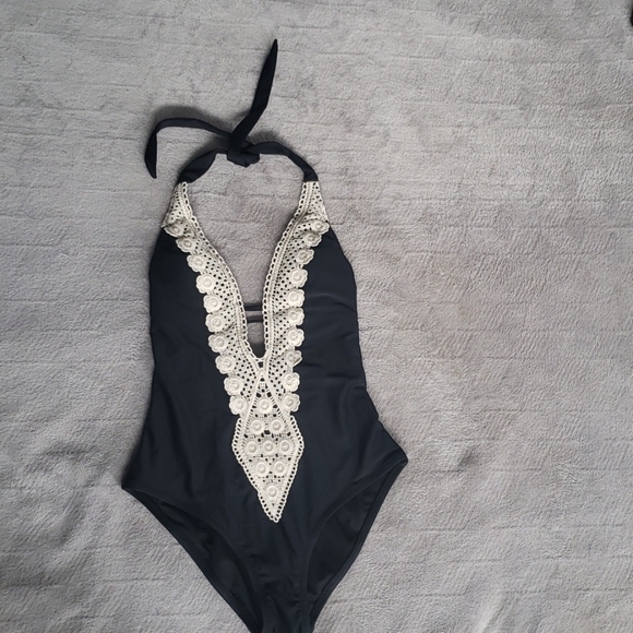 Kona Sol Black One Piece, plunging, low back ~ S 🖤💥 - Picture 3 of 5